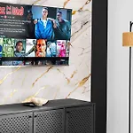 2 Bedroom Apartment - 2 Bathrooms - Netflix- Juliet Balcony 419H