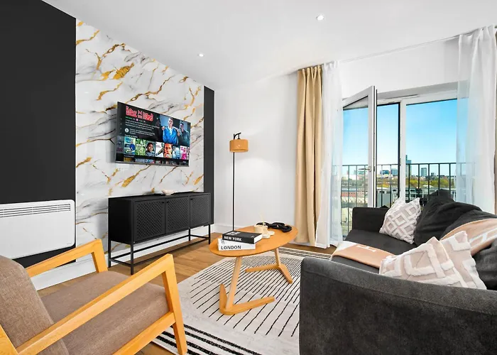 2 Bedroom Apartment - 2 Bathrooms - Netflix- Juliet Balcony 419H