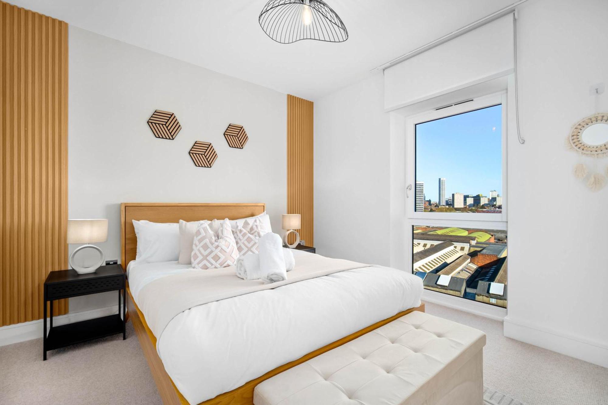 2 Bedroom - 2 Bathrooms - Netflix- Juliet Balcony 419h Birmingham
