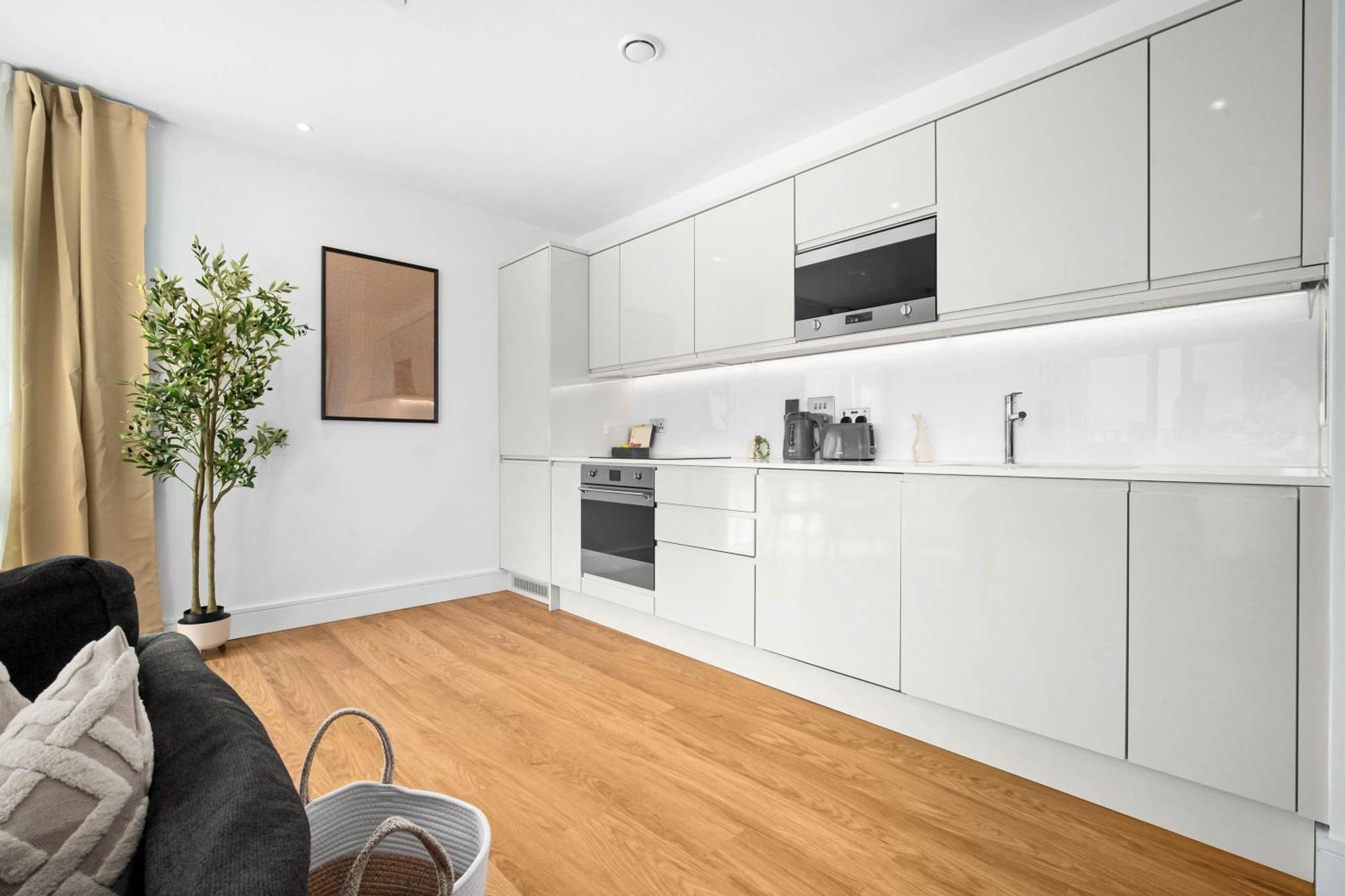 Apartment 2 Bedroom - 2 Bathrooms - Netflix- Juliet Balcony 419h