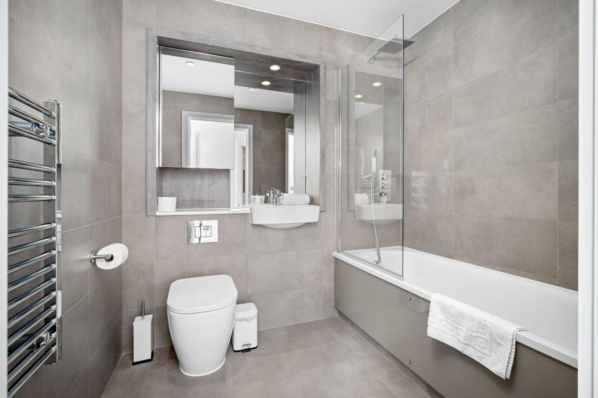 2 Bedroom - 2 Bathrooms - Netflix- Juliet Balcony 419h