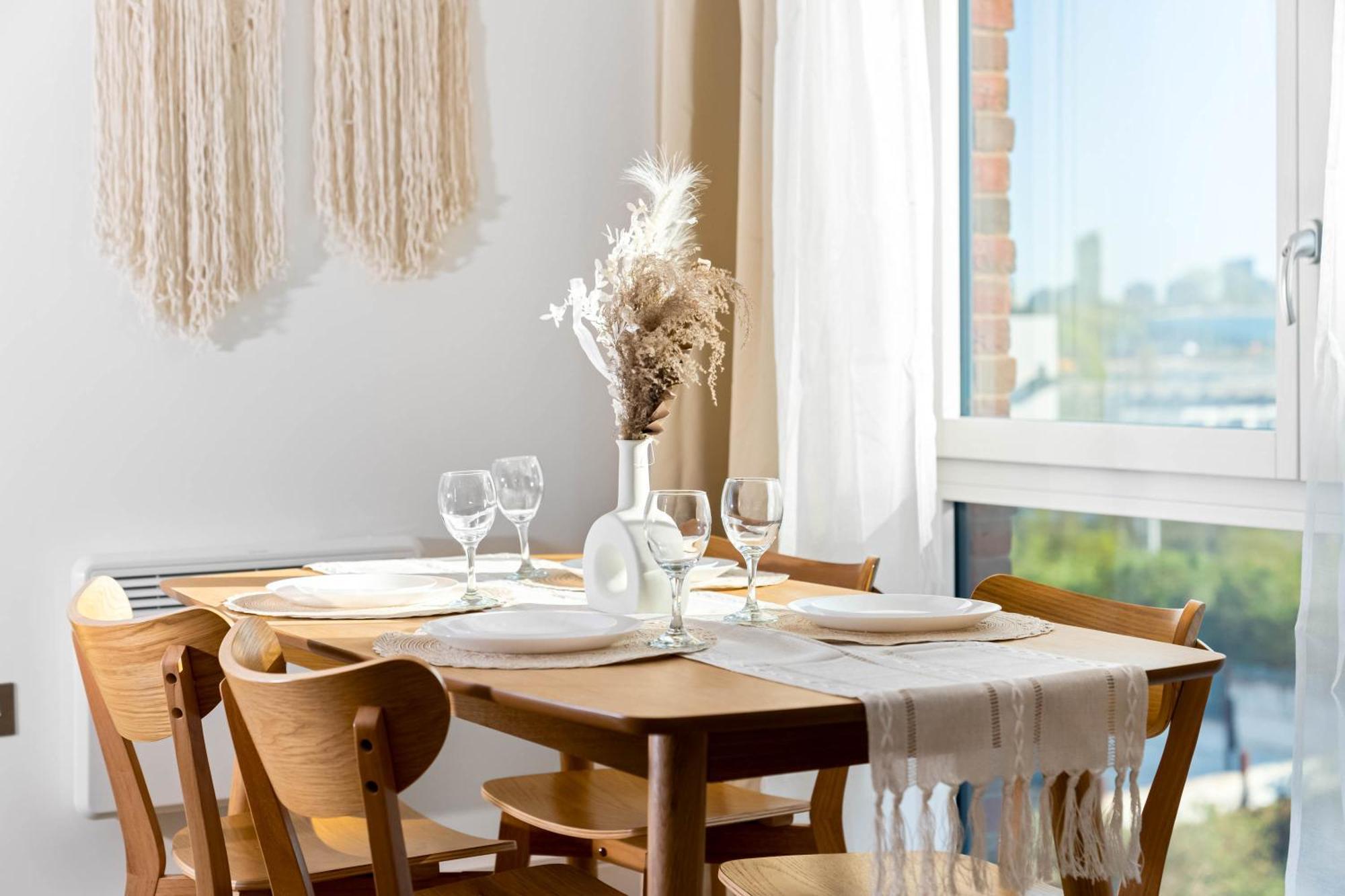 Apartment 2 Bedroom - 2 Bathrooms - Netflix- Juliet Balcony 419h