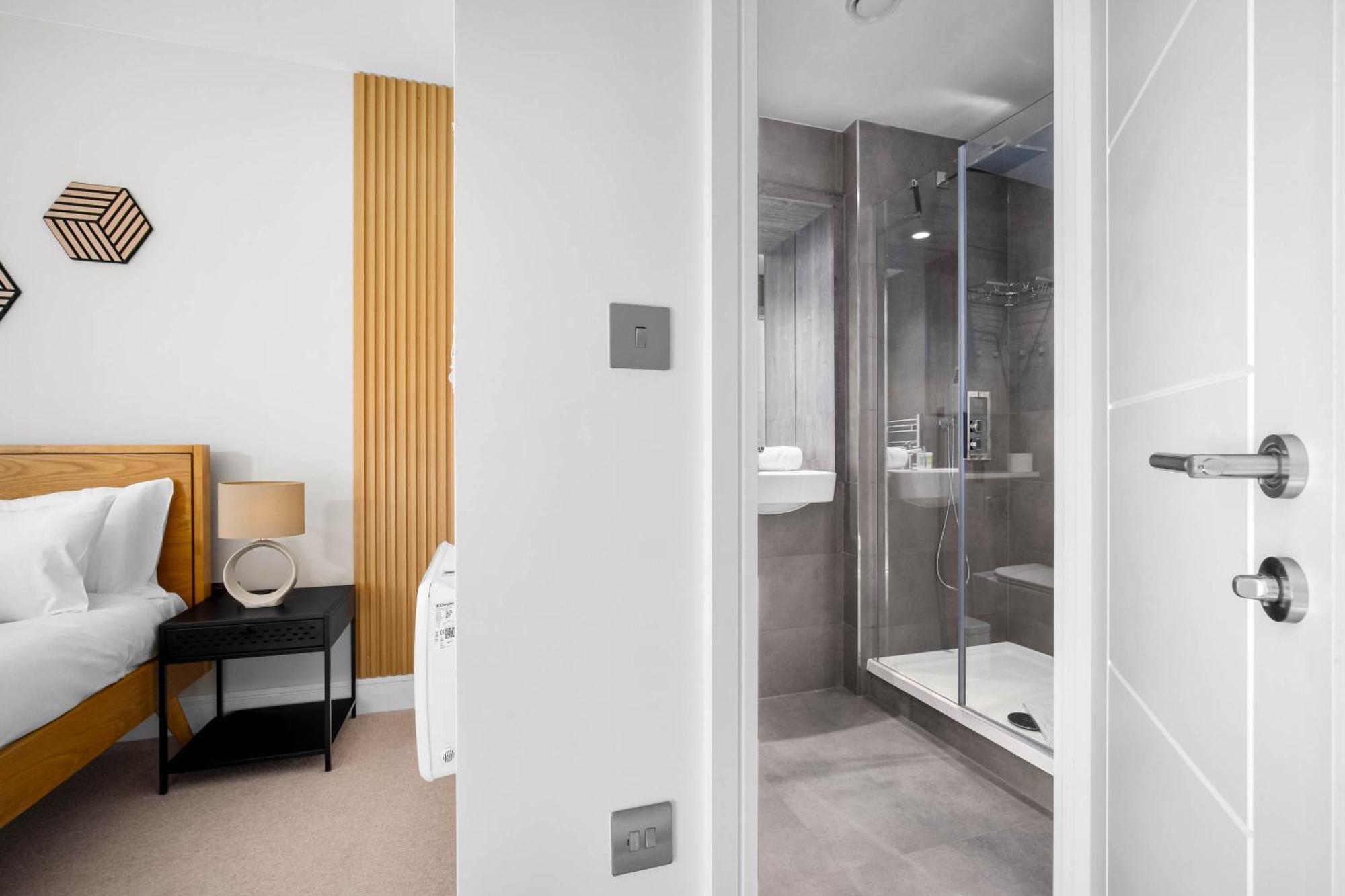 2 Bedroom - 2 Bathrooms - Netflix- Juliet Balcony 419h Birmingham