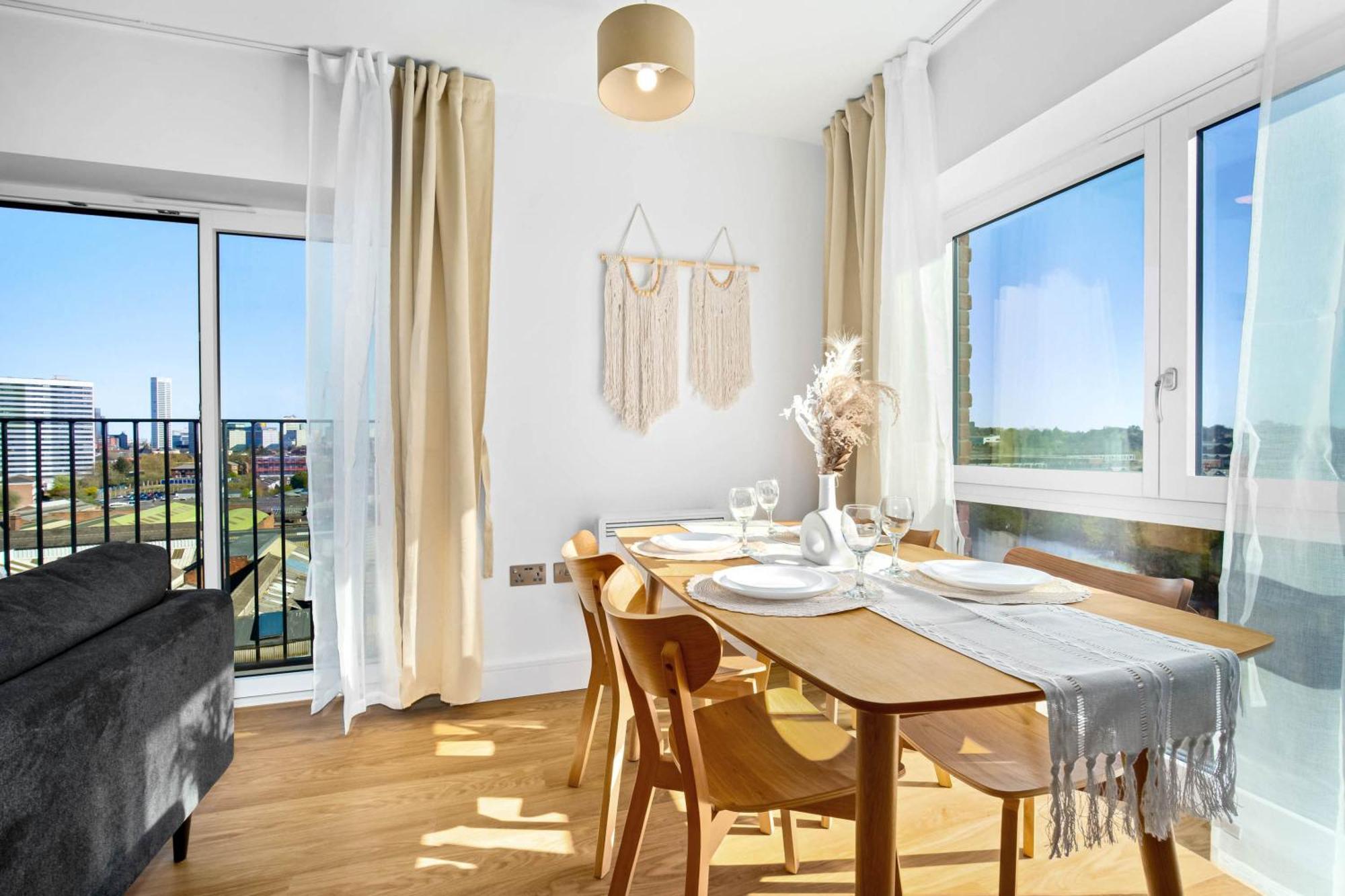 2 Bedroom - 2 Bathrooms - Netflix- Juliet Balcony 419h